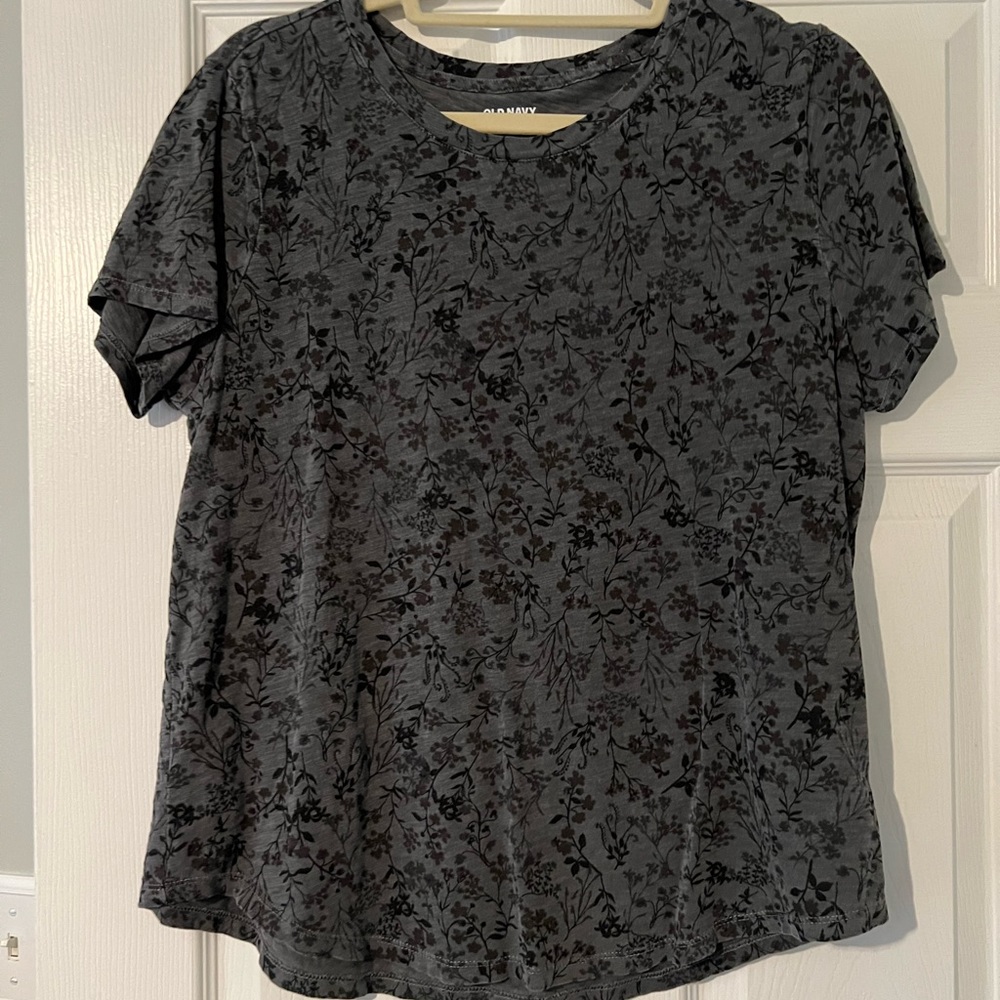 Old navy tshirt